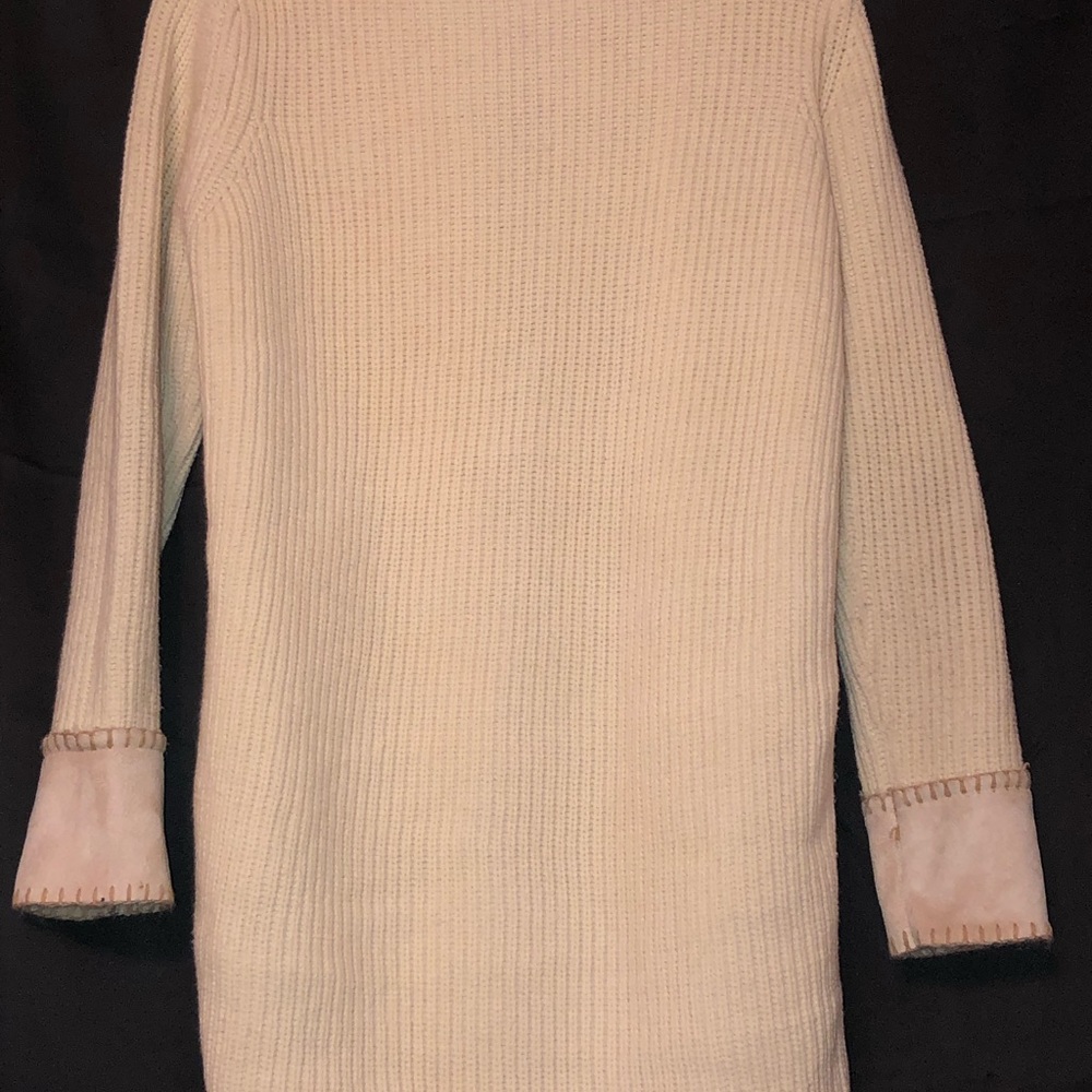 🧥 - Picture 2 of 5